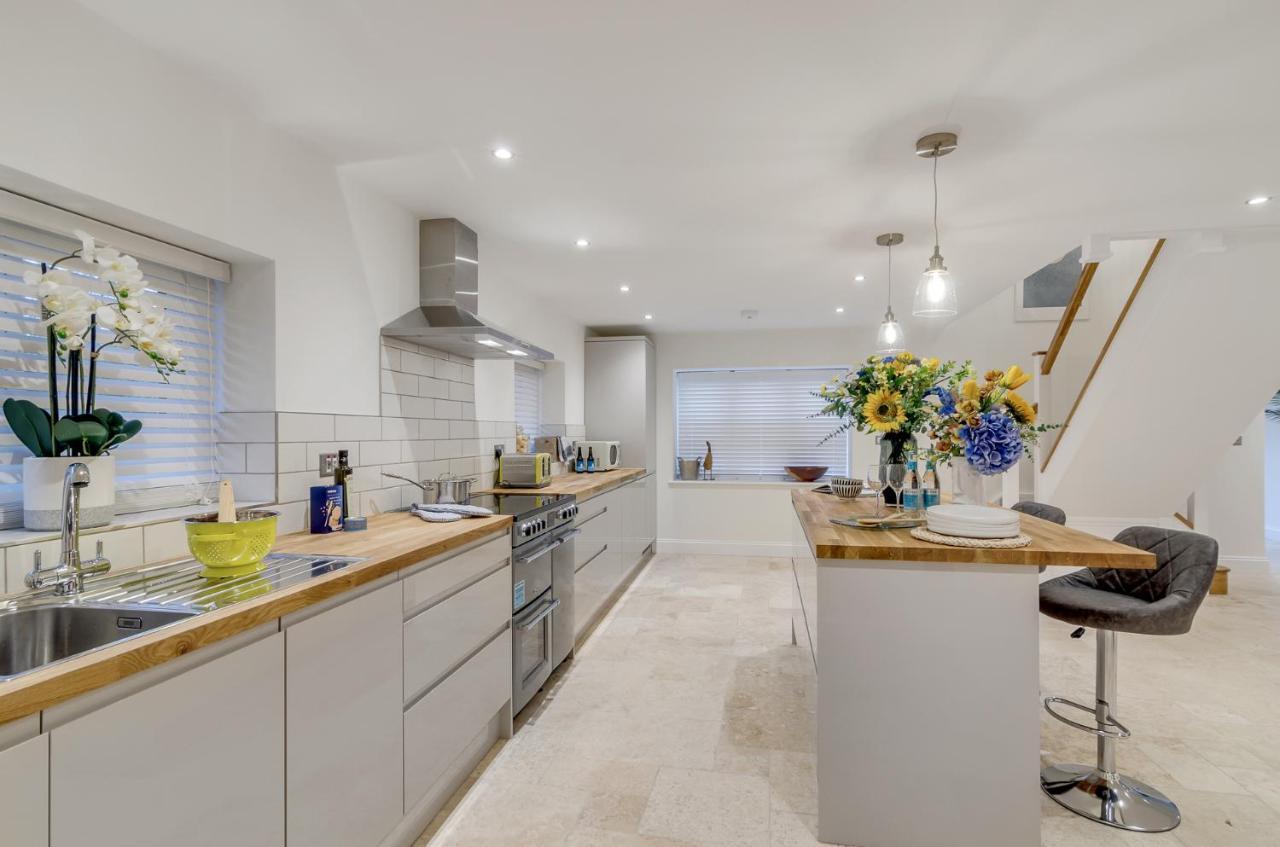 Spacious 6-Bed Home, Near The Norfolk Broads Clippesby Exterior foto